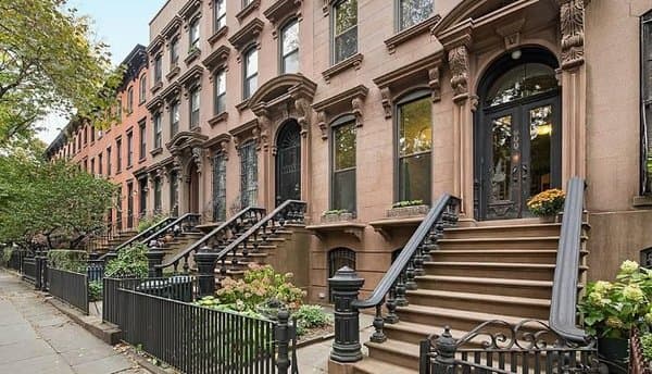 Row of brownstones in Harlem, NYC
